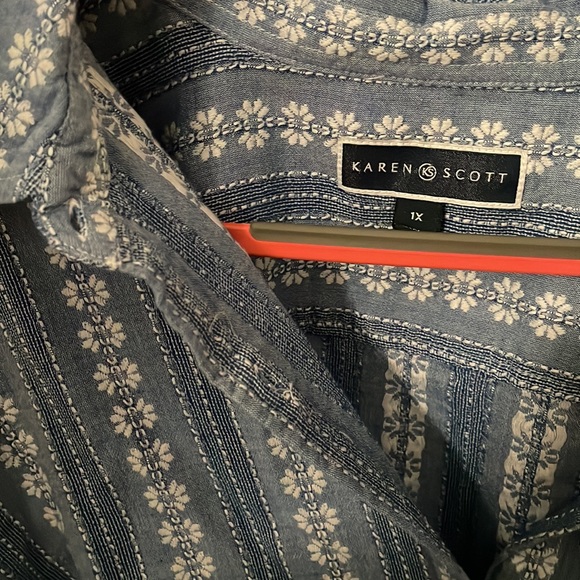 Patterned Blue/White Button Up - Picture 2 of 4